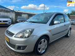 Ford Fiesta - 1.4-Futura AIRCO/ LM VELGEN/ TREKHAAK
