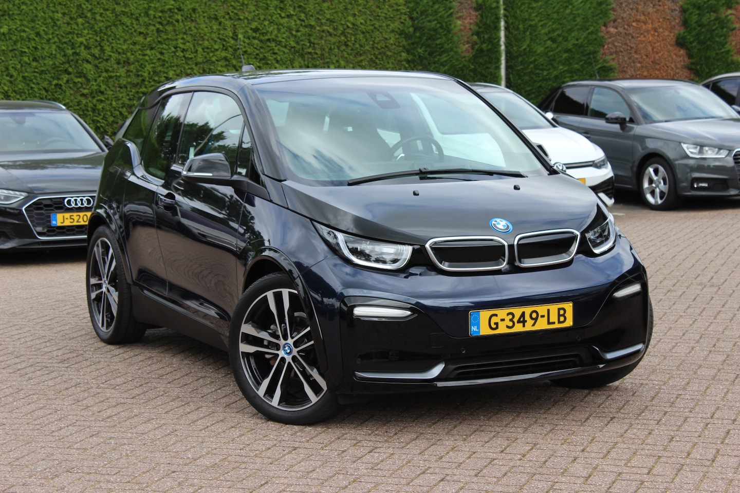 BMW i3 - S Executive Edition 120Ah 42 kWh / SoH 89,4% / Camera / CarPlay / 20'' / Stoelverwarming / - AutoWereld.nl