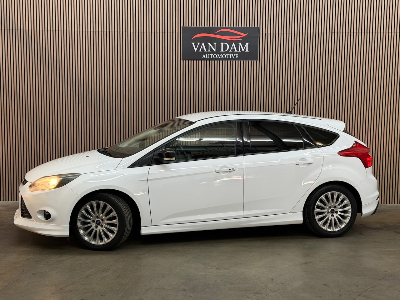 Ford Focus - 1.0 EcoBoost Titanium 2012 CRUISE NAVI CLIMA KEYLESS - AutoWereld.nl