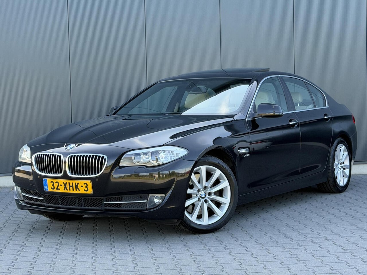 BMW 5-serie - 528xi High Executive Schuifdak - Leder - Xenon - Groot Navi - Trekhaak - AutoWereld.nl