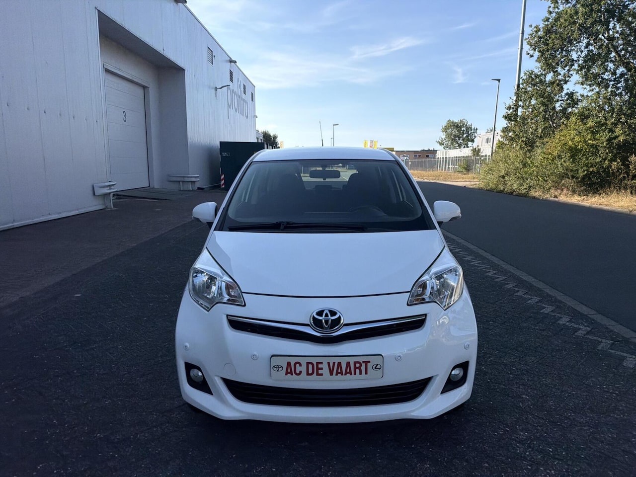 Toyota Verso S - 1.3 VVT-i Aspiration - AUTOMAAT/NAVI/CAM/NAP - AutoWereld.nl
