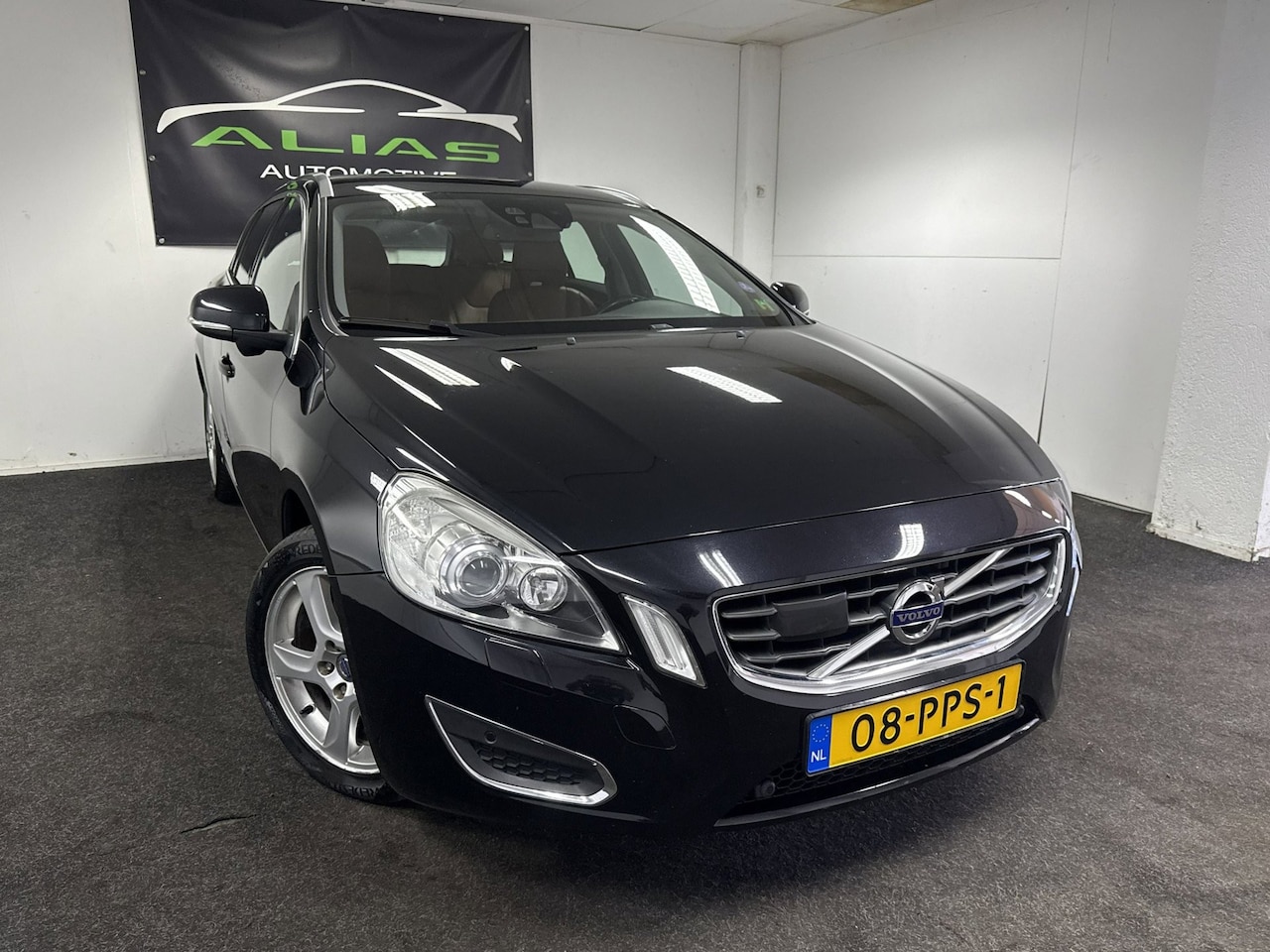 Volvo V60 - 1.6 T3 Summum - Lane assist - Memory stoelen - Navi - Airco - APK 2027 - AutoWereld.nl
