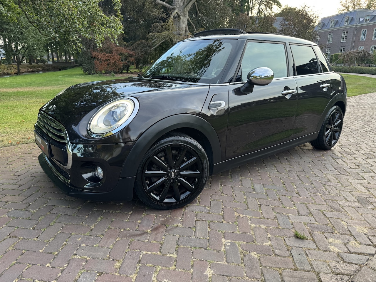 MINI 5-Deurs - 1.5 Cooper Mini Cooper 1.5 Pano / Harman Kardon / Leder 5D 2015 Bruin - AutoWereld.nl