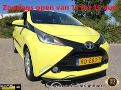 Toyota Aygo - 1.0 VVT-i x-Joy, Camera Clima Half Leder Trekhaak VAN/VOOR Weken