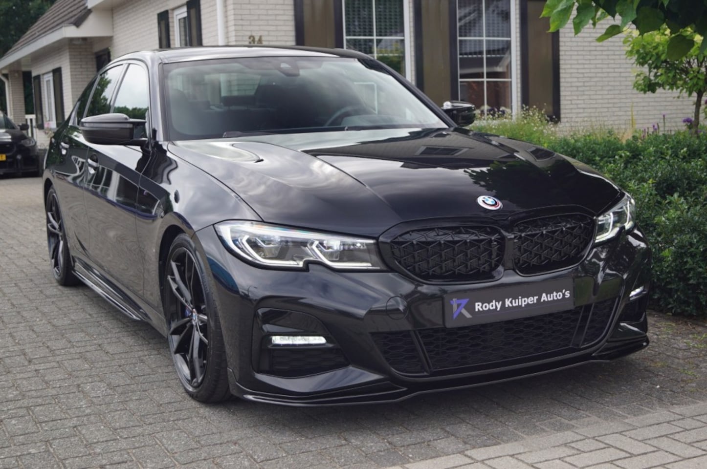 BMW 3-serie - 330e (292pk) M340I Look Laser/HUD/Keyless/Carbon/19inch/Sfeerverlichting - AutoWereld.nl