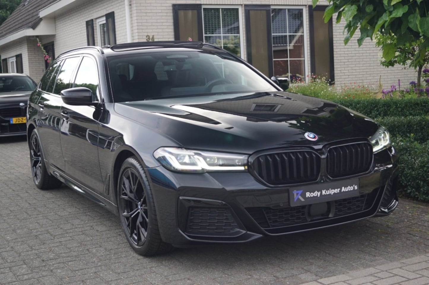 BMW 5-serie - 530e (292pk) M pakket HUD/HenK/Pano/Comfort Stoelen/ - AutoWereld.nl