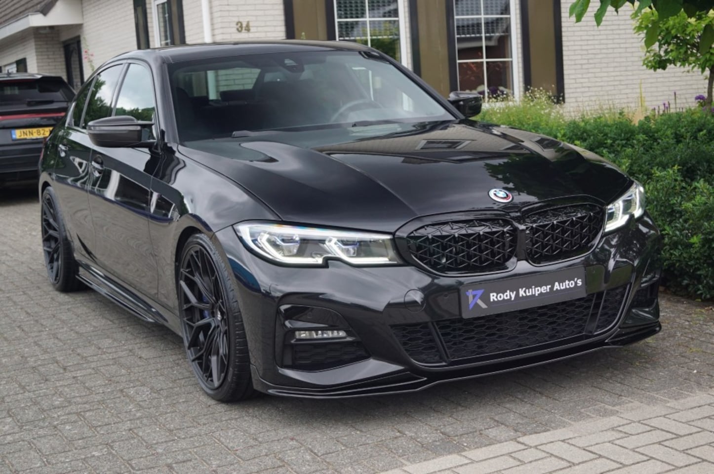 BMW 3-serie - 330e (292pk) M340I Look Wheelforce/Laser/HUD/Keyless/Carbon - AutoWereld.nl
