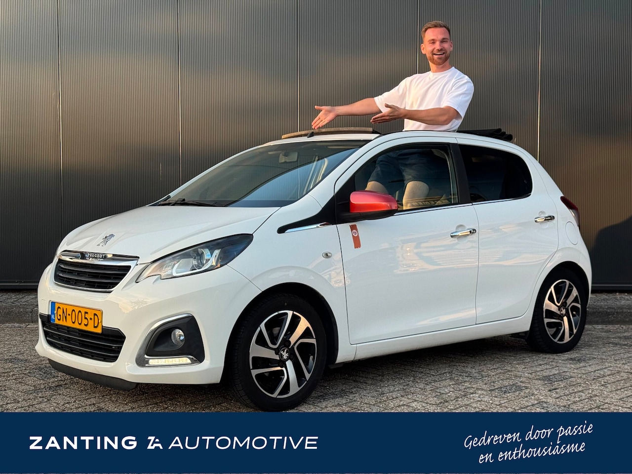 Peugeot 108 - 1.2 82pk TOP! Roland Garros | Cabrio | Zeldzame uitvoering! | Camera | Orig. NL | Dealer O - AutoWereld.nl