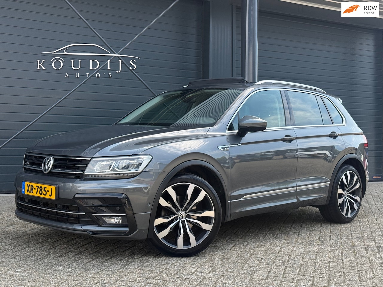 Volkswagen Tiguan - 1.5 TSI ACT Highline Business R-Line, Panodak, 360, Elek. Trekhaak, Dealer onderhouden - AutoWereld.nl