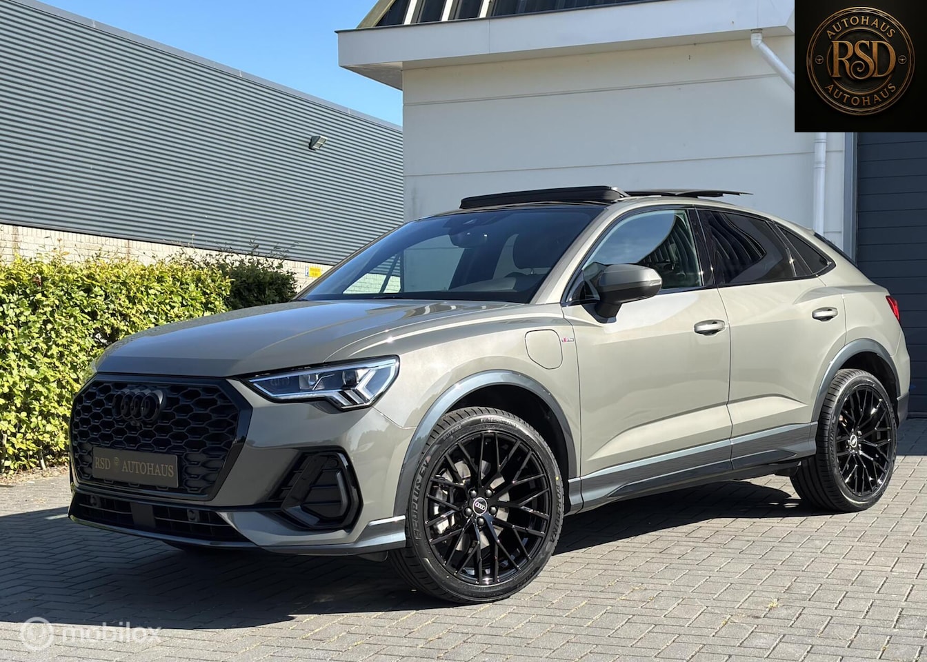 Audi Q3 - 45 TFSI e S edition Pano 360gr Leder 20inch keyless - AutoWereld.nl