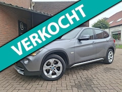 BMW X1 - SDrive18i Executive 150PK / Trekhaak / Cruise Controle / Xenon / Parkeer Sensoren