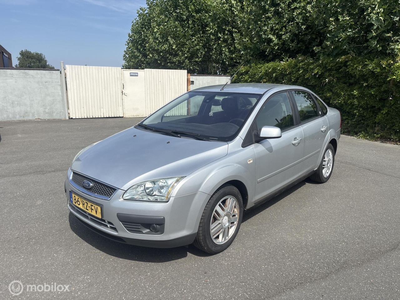 Ford Focus - 1.6-16V Ghia sedan automaat 2005 - AutoWereld.nl