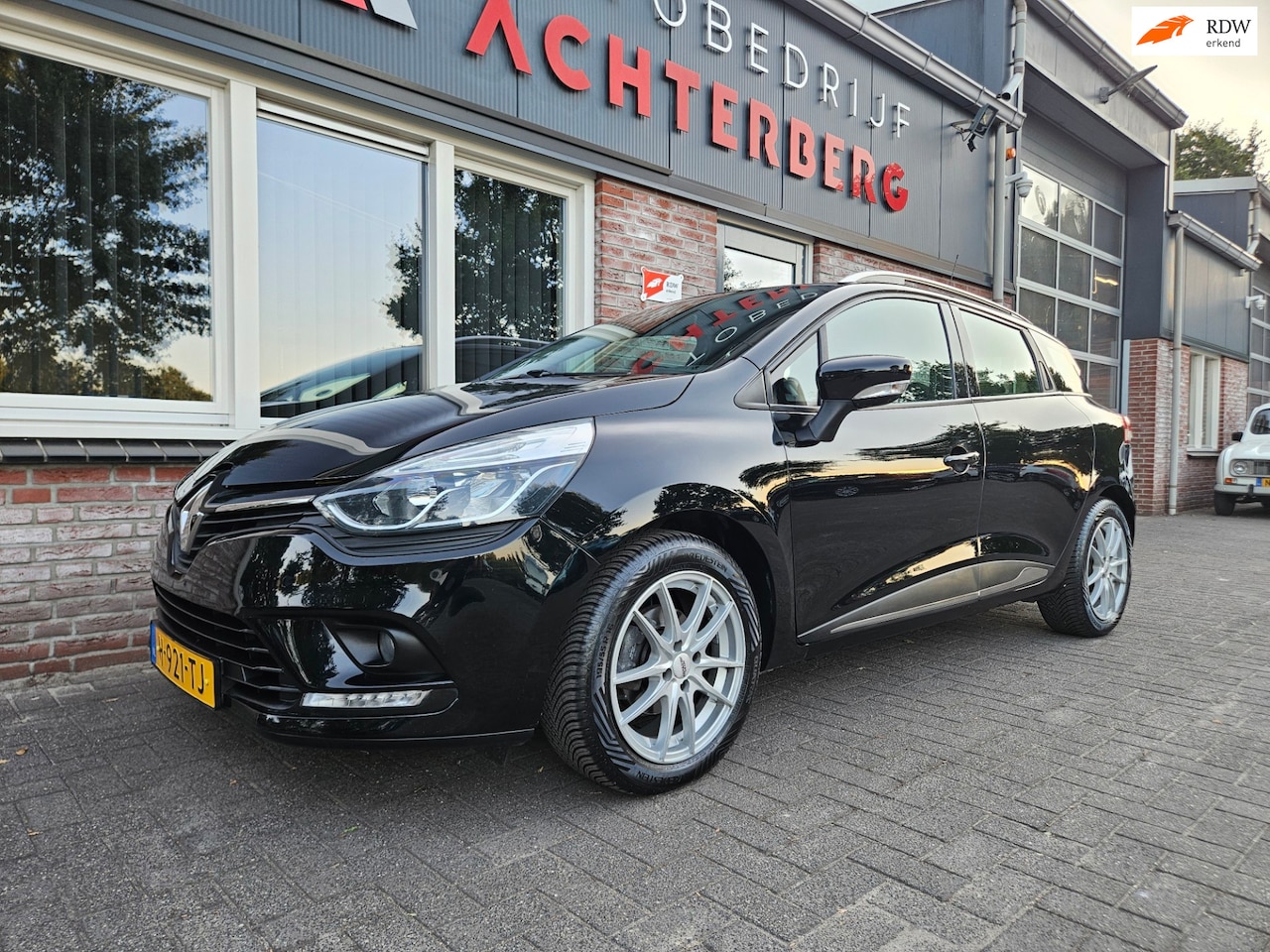 Renault Clio Estate - 0.9 TCe Limited Trekhaak! Airco! Cruise Control! PDC! Nette Auto! - AutoWereld.nl