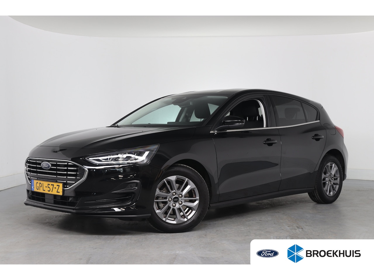 Ford Focus - 1.0 EcoBoost Hybrid Titanium | 1e Eigenaar! | Winterpack | Navi | LED | Clima | Parkeersen - AutoWereld.nl