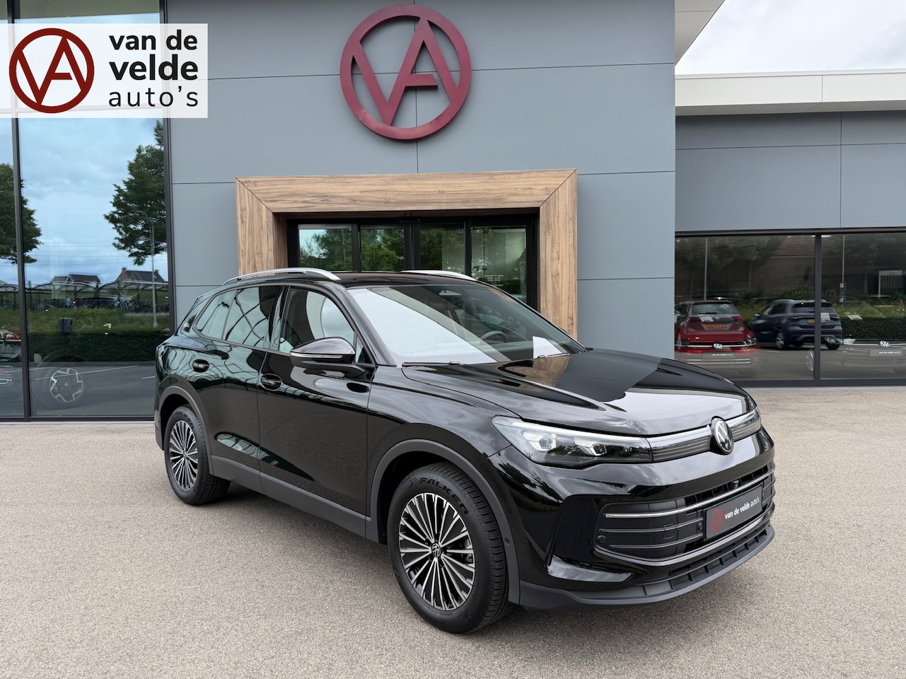 Volkswagen Tiguan - 1.5 eTSI 150pk DSG GOAL | Trekhaak | 360 Camera | IQ light | Dode hoek | Elek. Achterklep - AutoWereld.nl