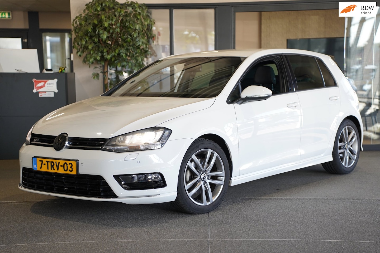 Volkswagen Golf - 1.2 TSI 2 x R-Line Navi Cruise Xenon Led Pdc Keyless - AutoWereld.nl
