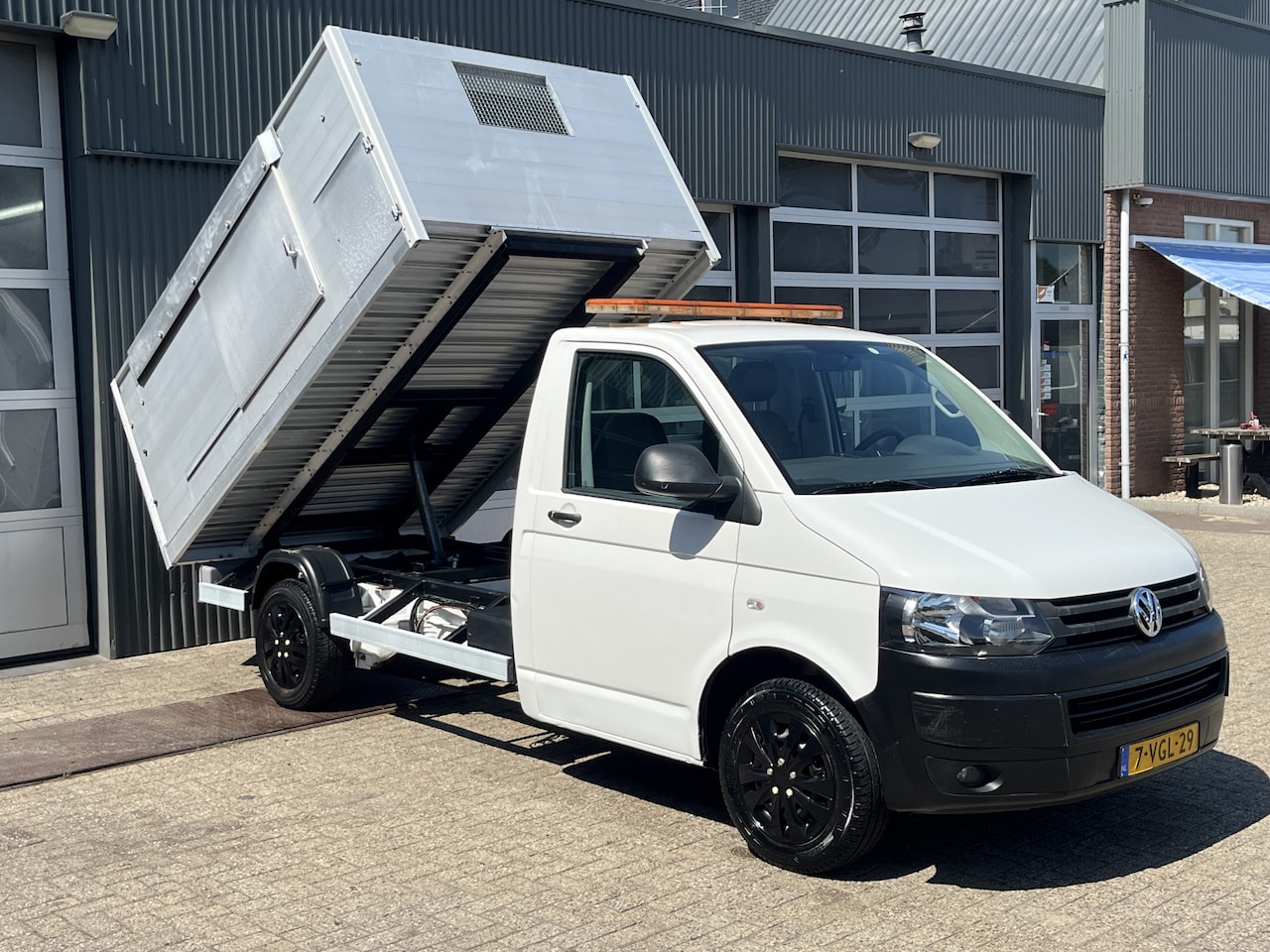Volkswagen Transporter - 2.0 TDI L2H1 Kipper Openlaadbak Snipperwagen Veegvuilkipper Airco 2-Persoons Euro 4 Werkve - AutoWereld.nl