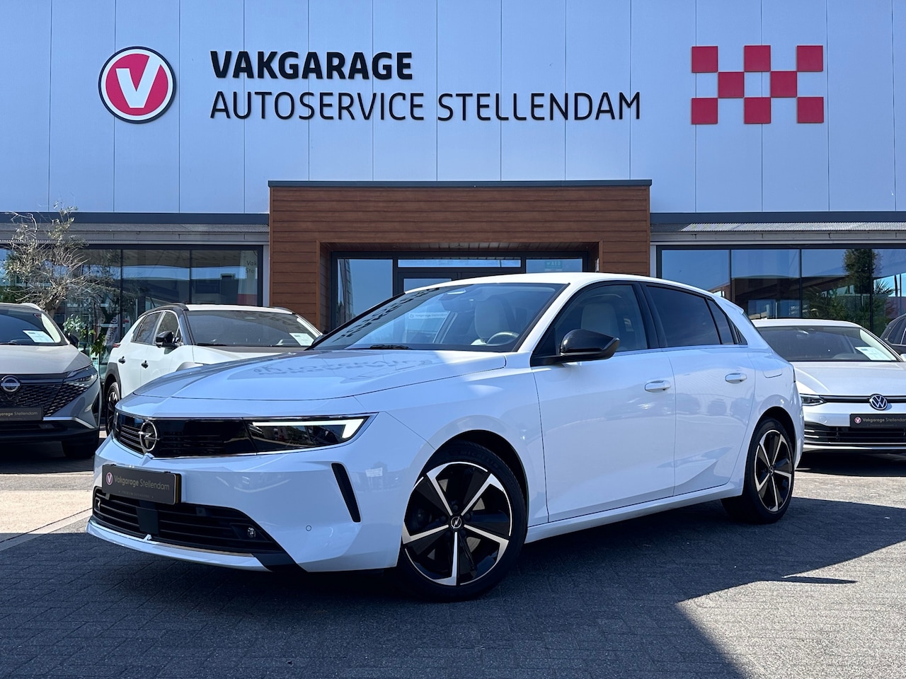 Opel Astra - 1.6 Hybrid Business Elegance|AGR Stoel|Adaptive Cruise|Carplay|Camera - AutoWereld.nl