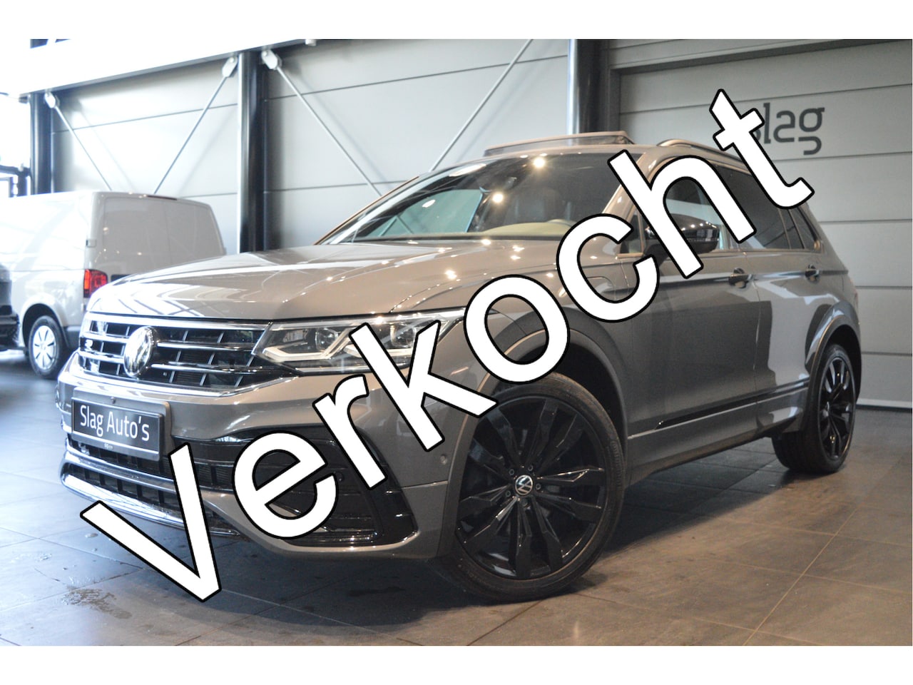 Volkswagen Tiguan - 1.4 TSI eHybrid 3X R-LINE Black Style pano leer 20 inch !! - AutoWereld.nl