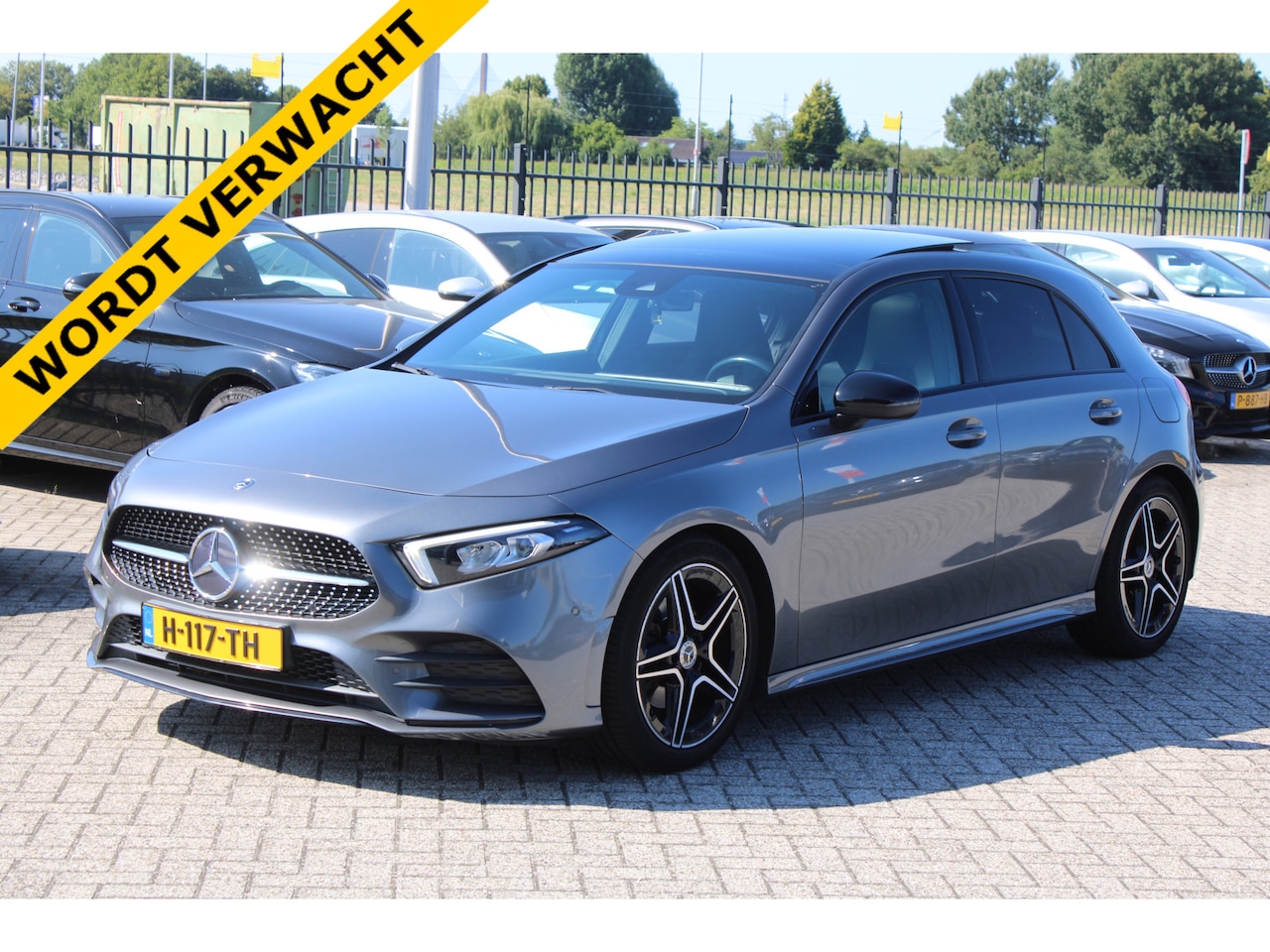 Mercedes-Benz A-klasse - 180 AUT7 AMG LINE NIGHT PAKKET PANORAMADAK SFEER CARPLAY <<NL AUTO>> - AutoWereld.nl
