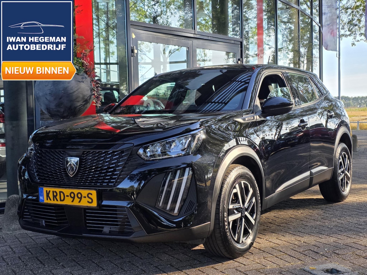 Peugeot 2008 - 1.2 Hybrid 136 Style | Climate control | PDC | LM Velgen | Apple CarPlay/Android Auto | - AutoWereld.nl