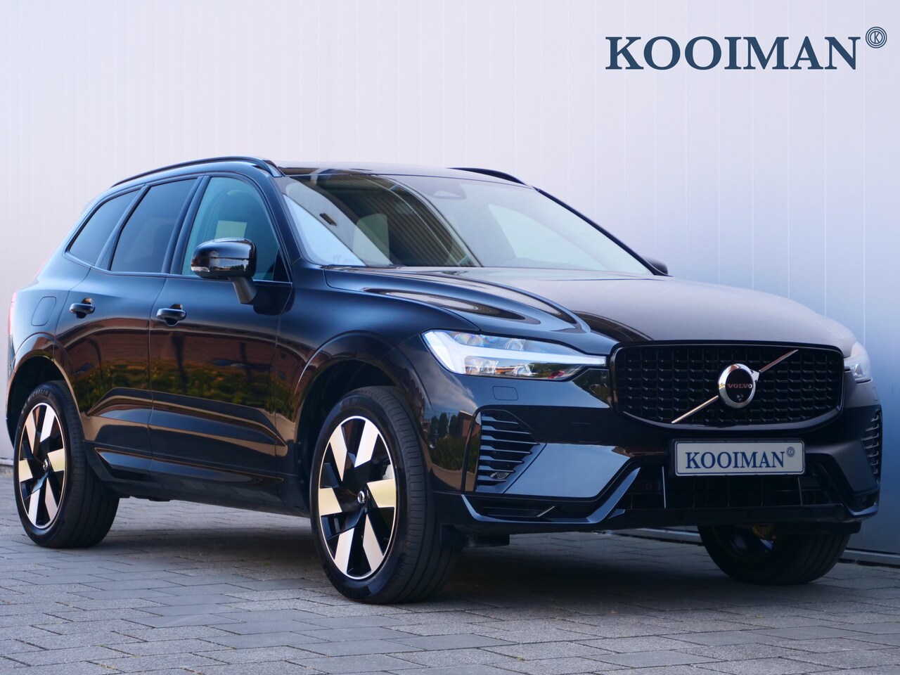 Volvo XC60 - 2.0 T8 Plug-in hybrid AWD Plus Dark 455 Pk Automaat Navi / DAB / Leer / Camera / 20 inch / - AutoWereld.nl
