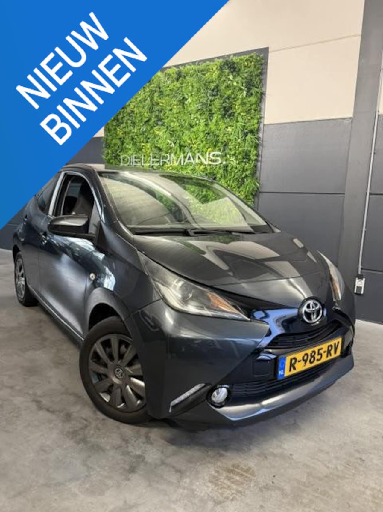 Toyota Aygo - 1.0 VVT-i x | 5 deurs | Camera | Airco | Electro Grey | MEER FOTOS VOLGEN - AutoWereld.nl