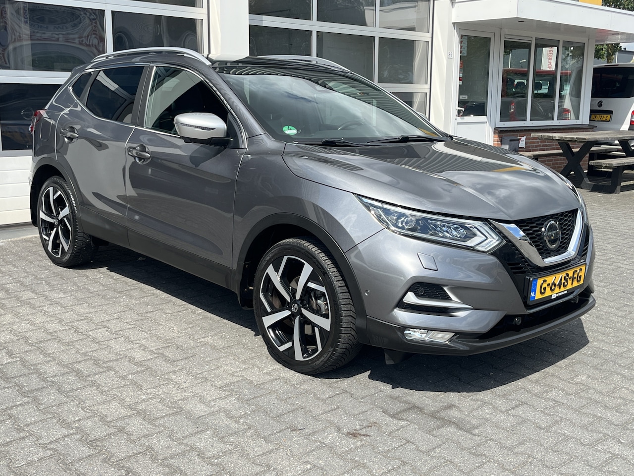 Nissan Qashqai - 1.3 DIG-T Tekna Airco Cruise controle Lederbekleding Navigatiesysteem 360°camera Panoramad - AutoWereld.nl