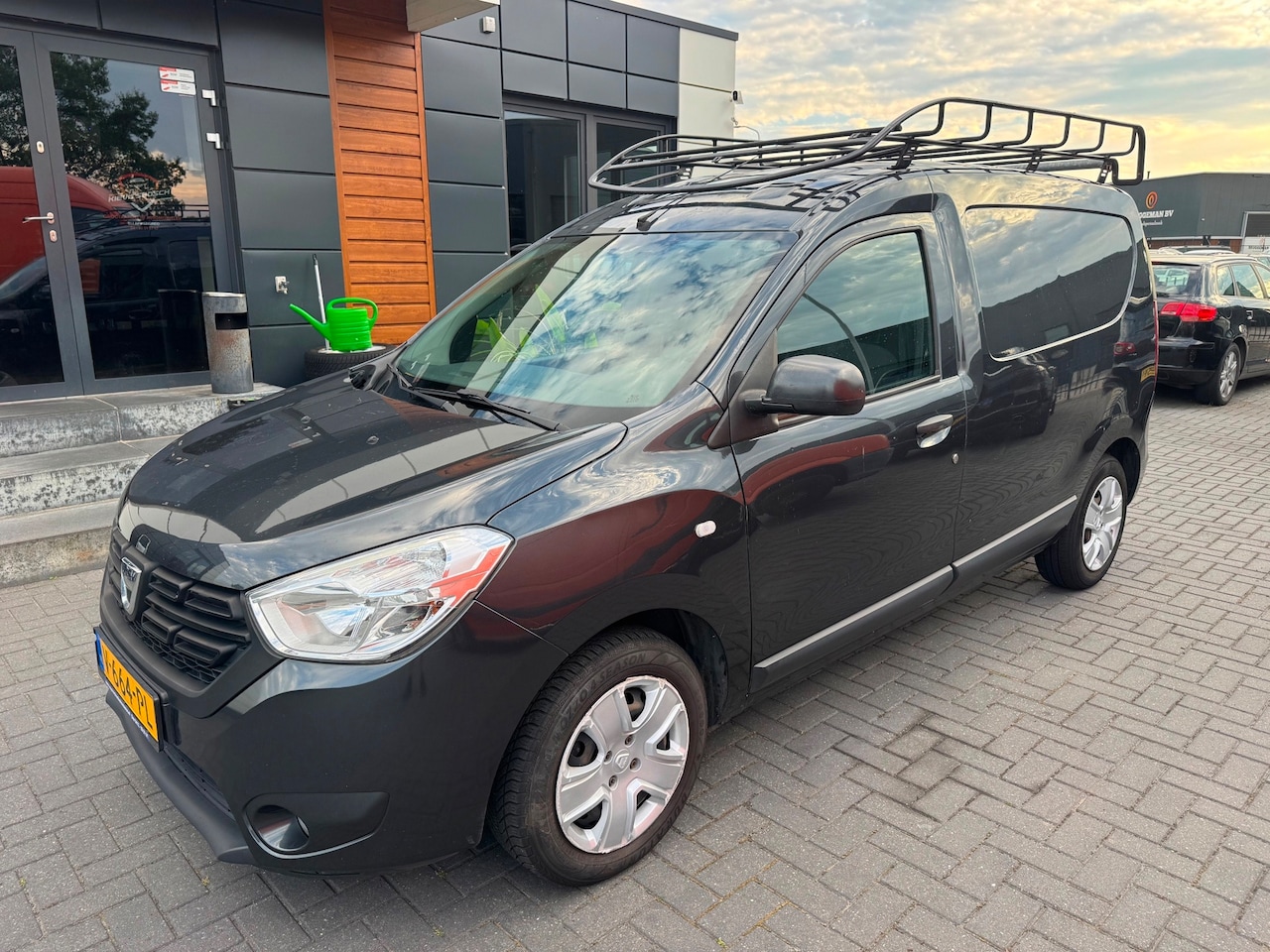 Dacia Dokker - 1.5 dCi Airco Navi Grijs metallic 2018 apk 2027 - AutoWereld.nl