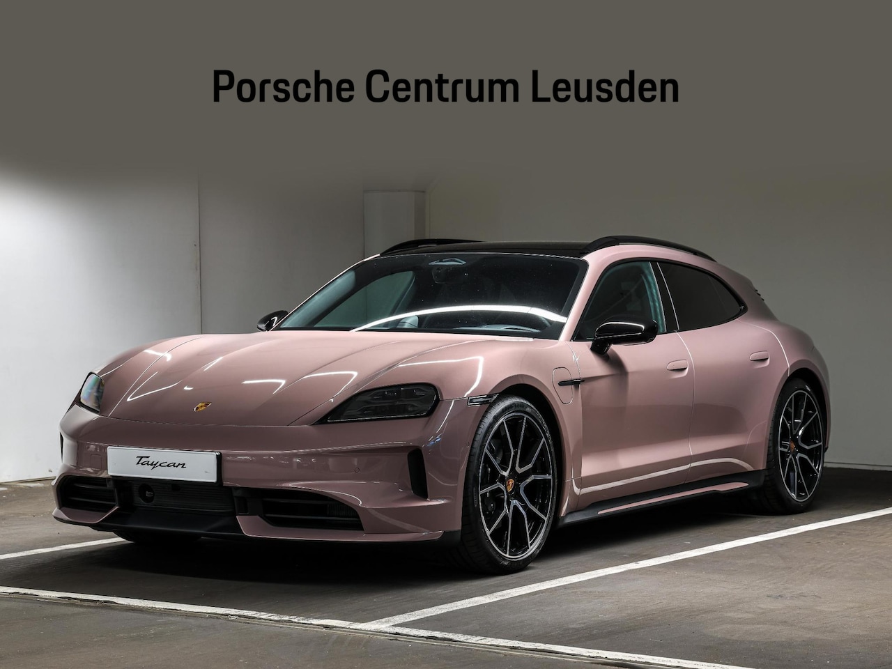 Porsche Taycan Sport Turismo - Black Edition - AutoWereld.nl