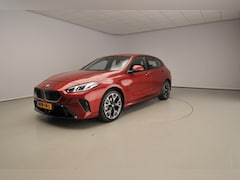 BMW 1-serie - 5-deurs 120 | M-Sportpakket | LED | Navigatie | Sportstoelen | Shadow line | DAB | Alu 18