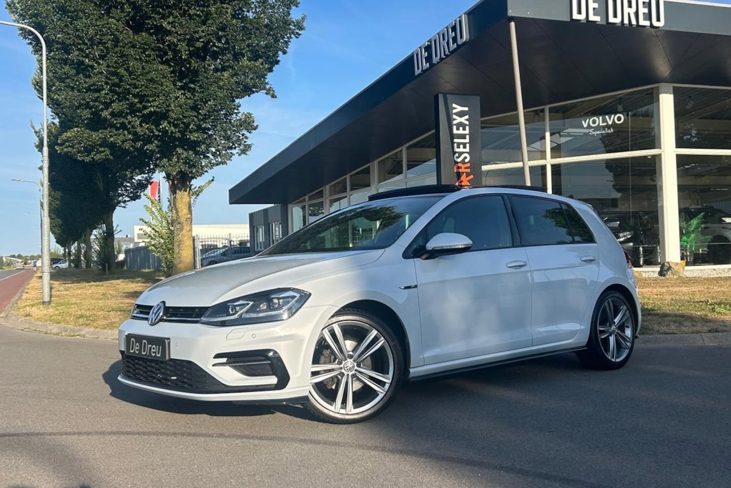 Volkswagen Golf - 1.5 TSI Highline Business R | R-LINE | PANO | WINTER | - AutoWereld.nl