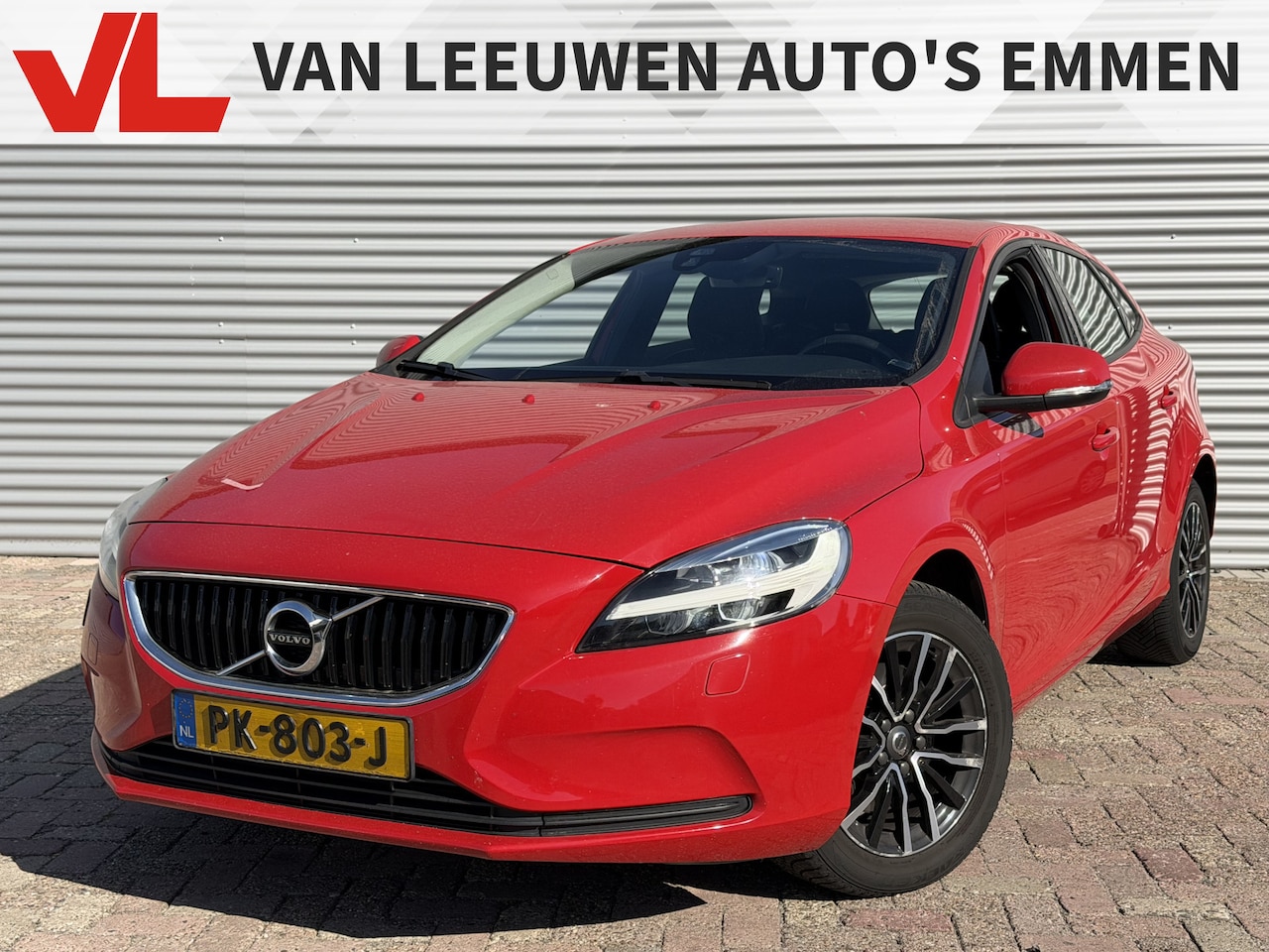 Volvo V40 - 2.0 T2 Nordic+ | Nieuw Binnen | Navigatie | Stoel verwarming | Trekhaak | - AutoWereld.nl