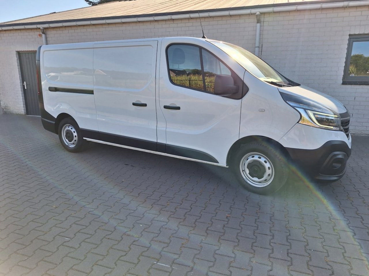 Renault Trafic - 2.0 dCi 120 T29 L2H1 Comfort 2.0 dCi 120 T29 L2H1 Comfort - AutoWereld.nl