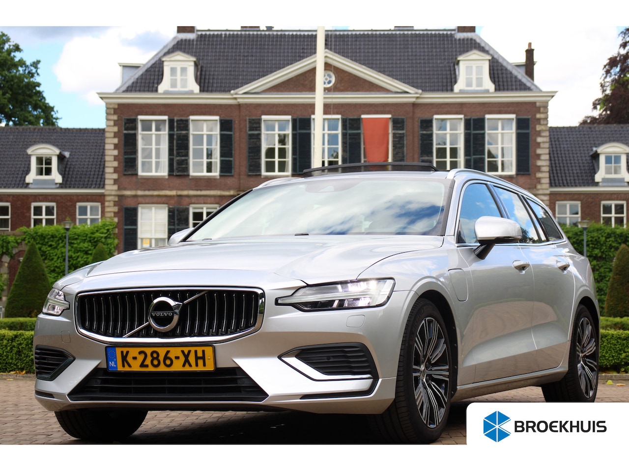 Volvo V60 - 2.0 T8 Twin Engine AWD Momentum Pro | PANODAK | STOEL + STUURVERWARMING | DODE HOEK | ADAP - AutoWereld.nl