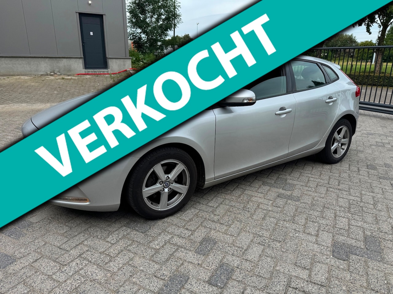 Volvo V40 - 1.6 D2 Kinetic Navi Camera CruiseC - AutoWereld.nl