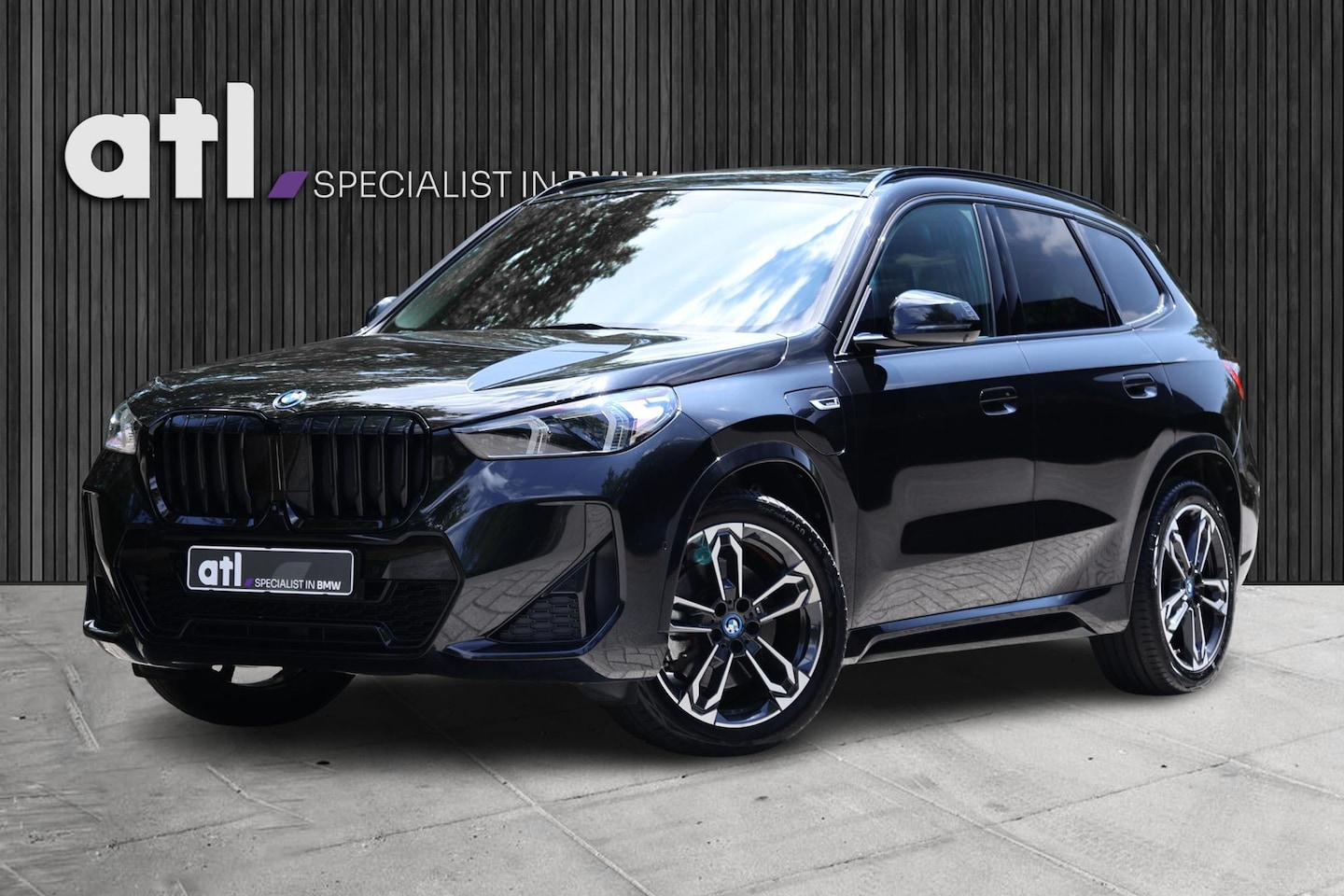 BMW X1 - xDrive30e M-Sport | Pano | HUD | H&K | Drive Ass Pro | 360 cam | Memory | Keyless | Etc. - AutoWereld.nl