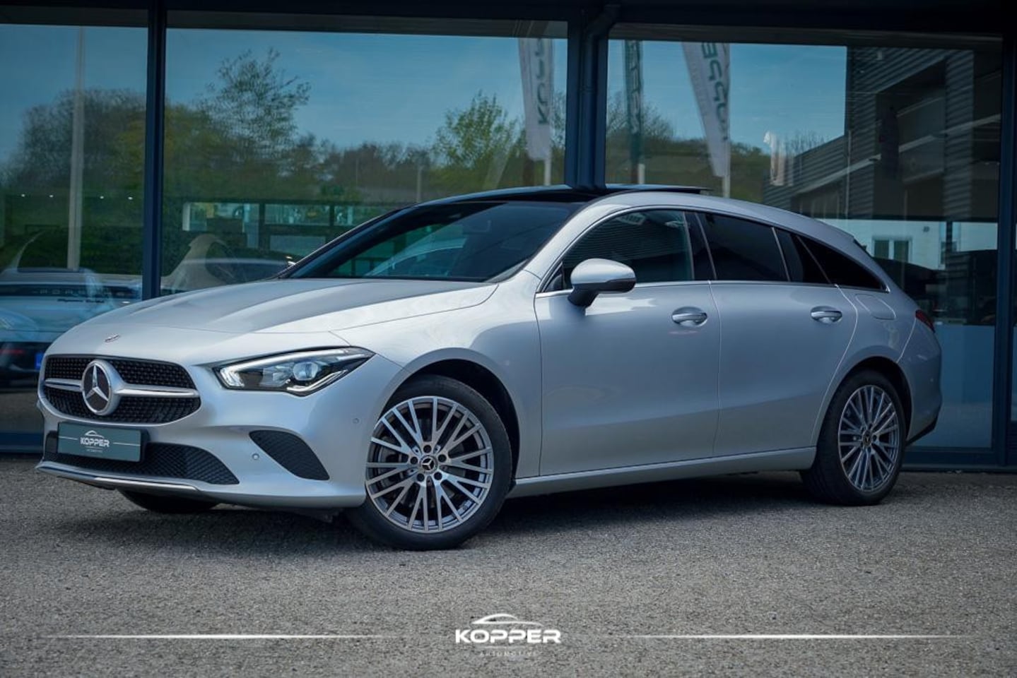 Mercedes-Benz CLA-klasse Shooting Brake - 250 e / Pano / leder / sfeerverlichting / trekhaak - AutoWereld.nl