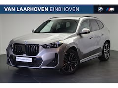 BMW X1 - xDrive25e M Sport Automaat / Panoramadak / Trekhaak / Sportstoelen / Parking Assistant Pro