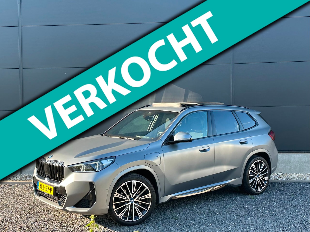 BMW X1 - XDrive30e M-sport Individual kleur | Individual velgen | Pano | Massage | Harman/Kardon - AutoWereld.nl