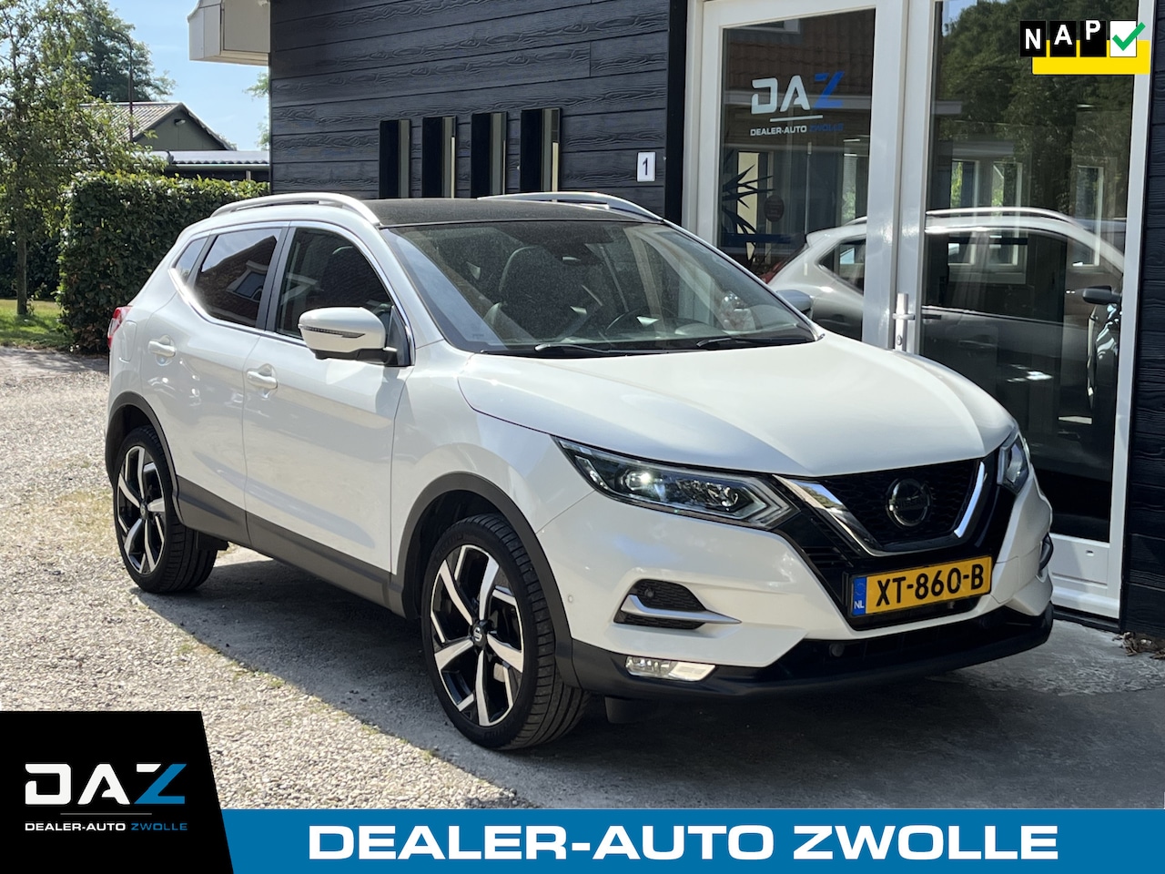 Nissan Qashqai - 1.2 Tekna + Ecc/Navi/Pano/Trekhaak - AutoWereld.nl