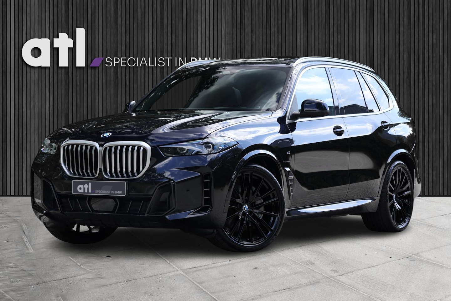 BMW X5 - xDrive50e M-Sport | 22"| Pano Sky Lounge | Harman Kardon | Merino | HUD | Drive Ass Pro | - AutoWereld.nl