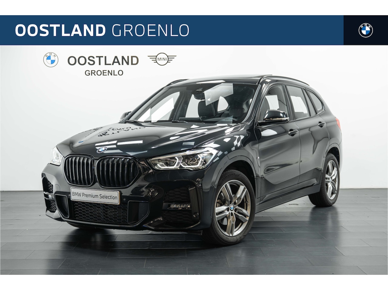 BMW X1 - sDrive18i Executive M Sport Automaat / Panoramadak / Sportstoelen / Comfort Access / Achte - AutoWereld.nl