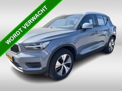 Volvo XC40 - T2 130PK Automaat Momentum Business / Panoramadak / Trekhaak / Stoel-stuurverw. / Navi / A
