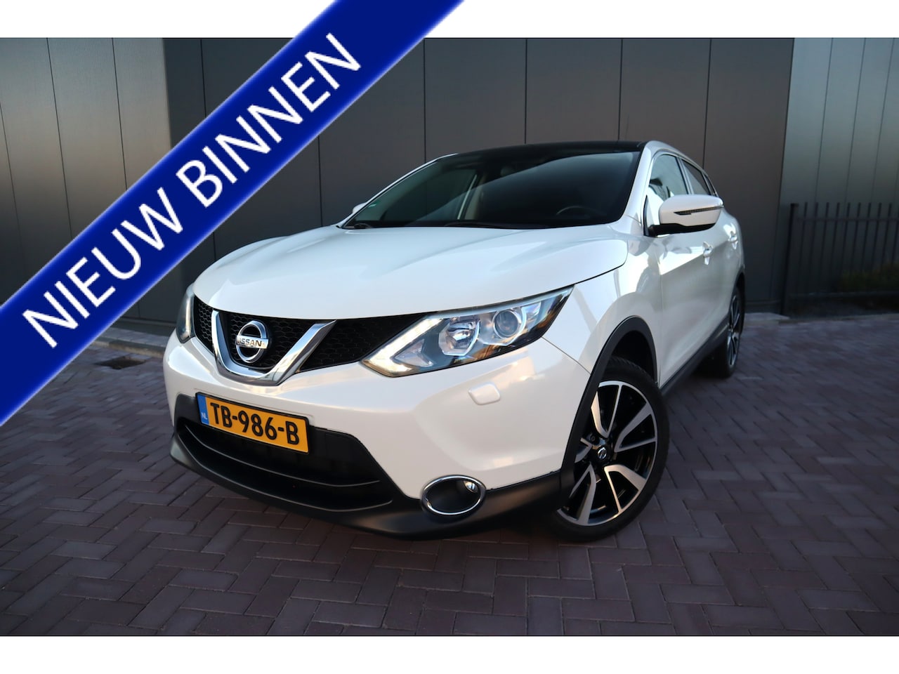 Nissan Qashqai - 1.2 Connect Edition Automaat Navigatie Camera Stoelverwarming Trekhaak. Etc. - AutoWereld.nl