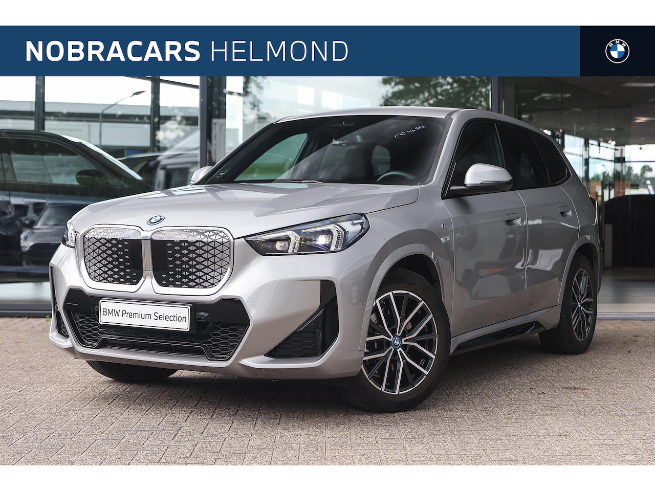 BMW iX1 - xDrive30 M Sport / Sportstoelen / Comfort Access / Achteruitrijcamera / Adaptieve LED / St - AutoWereld.nl