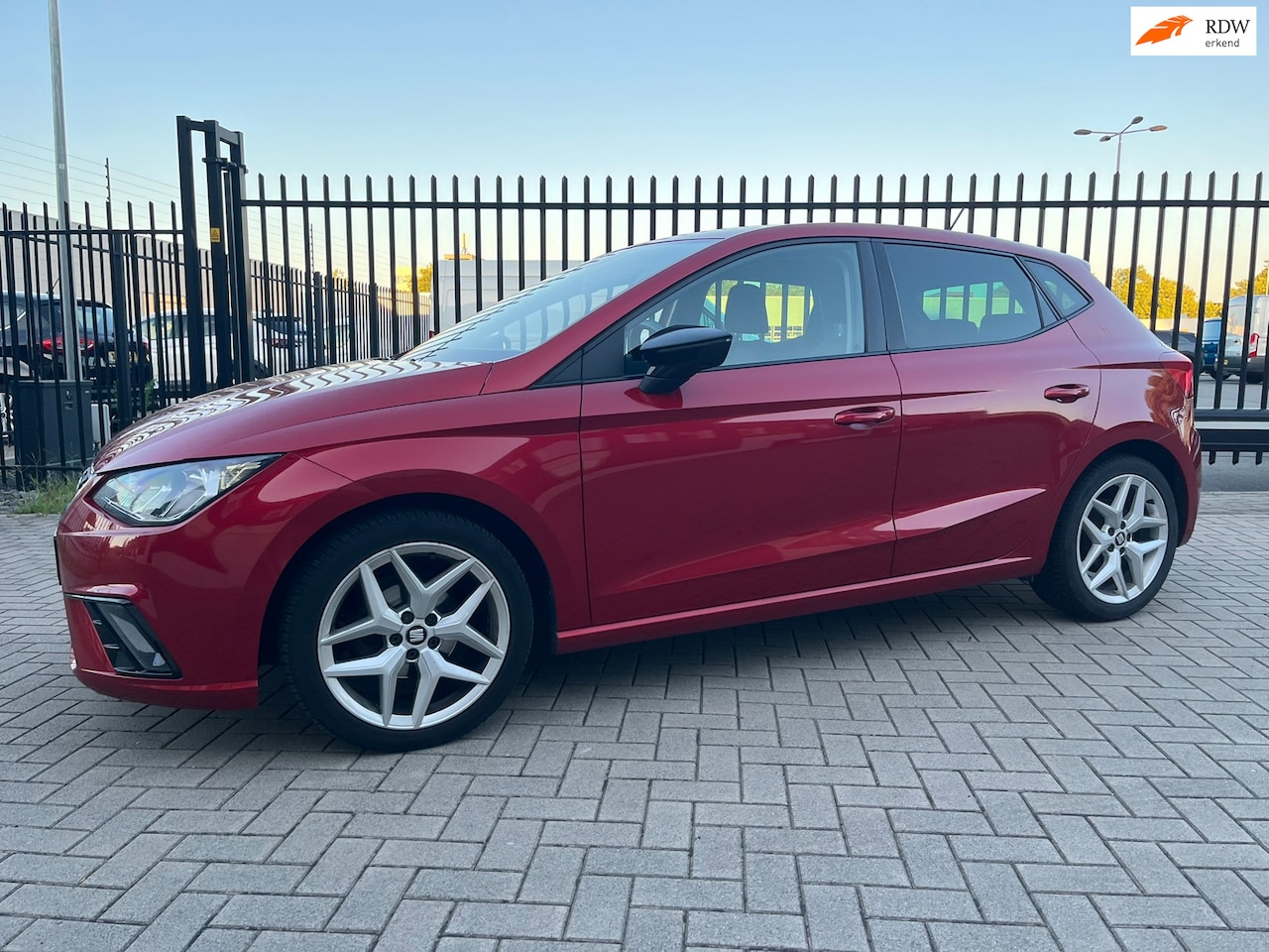 SEAT Ibiza - 1.0 TSI FR Business Intense Vol Opties Topstaat - AutoWereld.nl
