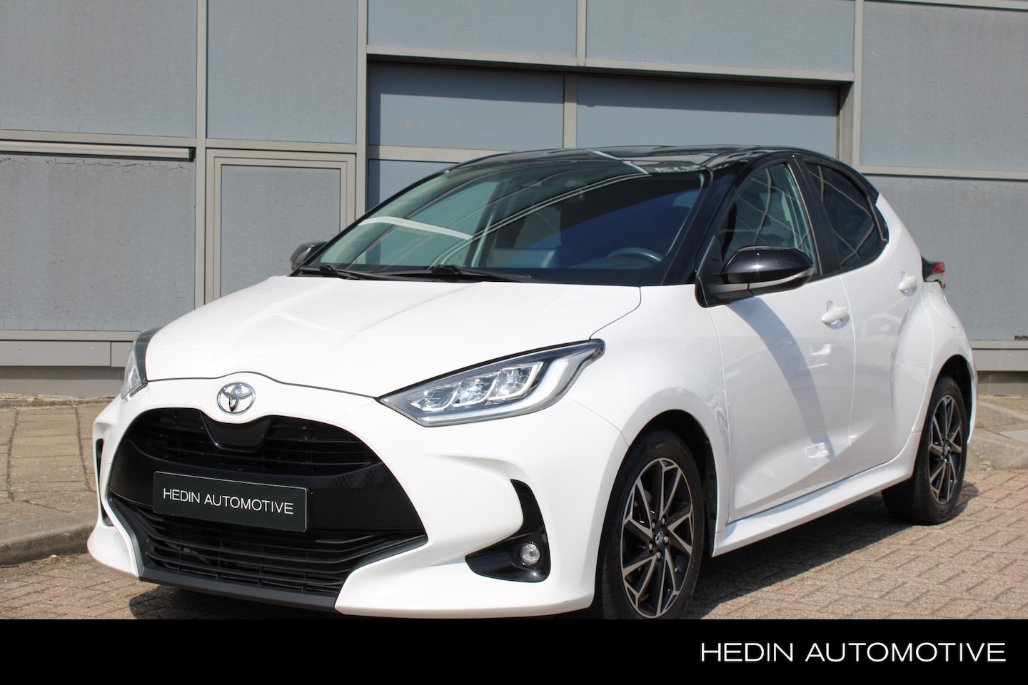 Toyota Yaris - 1.5 VVT-I 125PK First Edition Automaat | Bi Tone | Navigatie | Airco | Cruise control | Ap - AutoWereld.nl