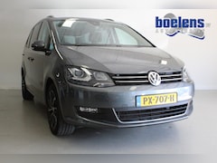 Volkswagen Sharan - 2.0 TDI Exclusive Series 7P | STOEL-VERW | ACC | WEGKL-TRHAAK | CAMERA | 17'LMV | CARPLAY