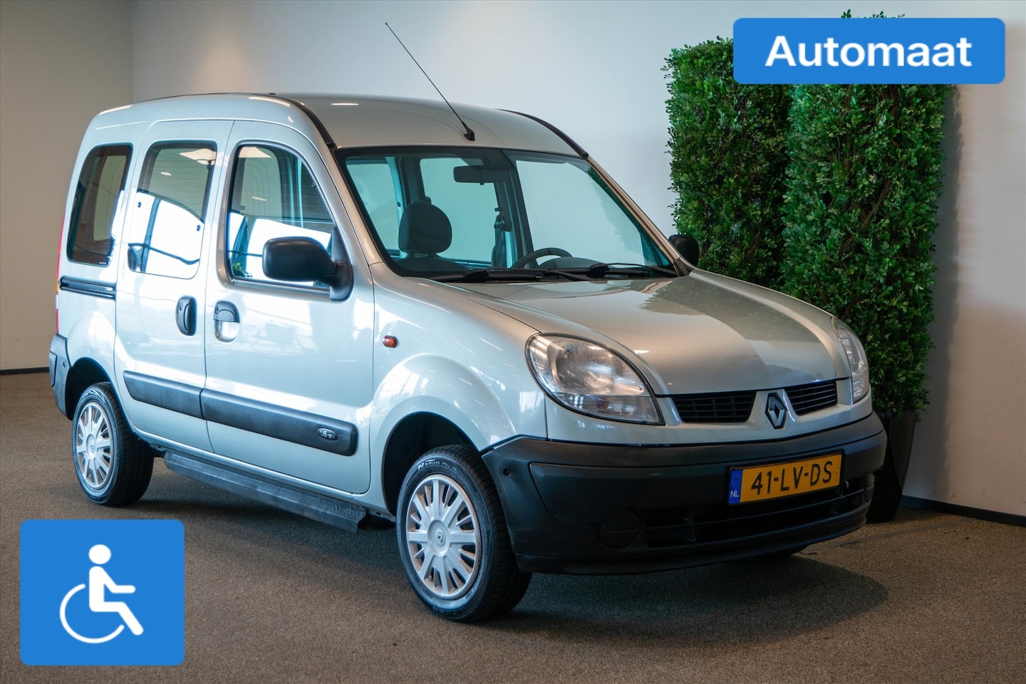 Renault Kangoo - Rolstoelauto Automaat - Rolstoel voorin / SBS - AutoWereld.nl